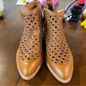 Jeffrey Campbell sz 9. Booties New!